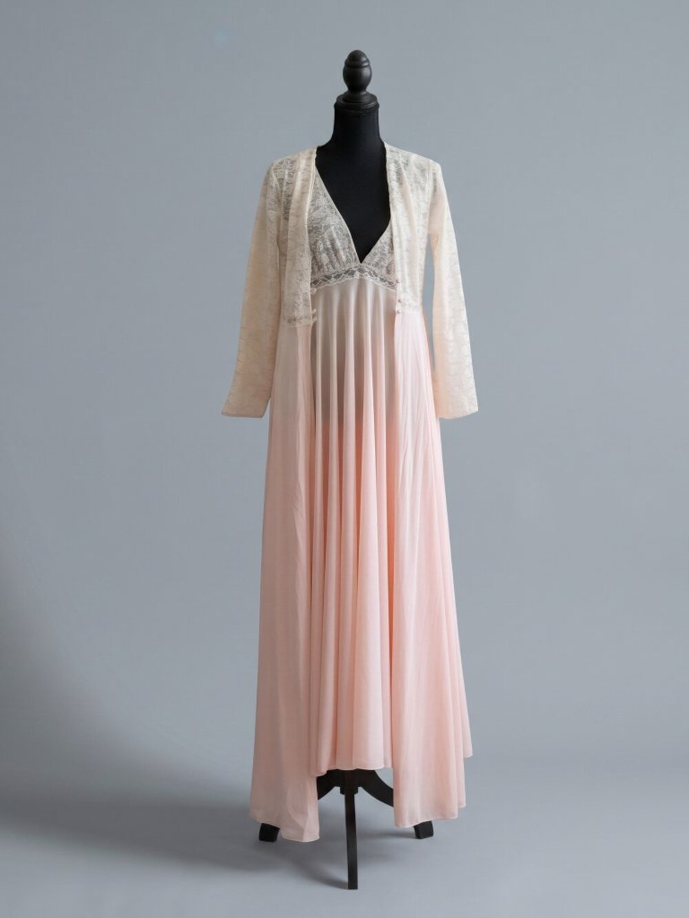 Vintage 60s/70s Saramae Lingerie Pink Peignoir Set Full Length Nightgown & Robe